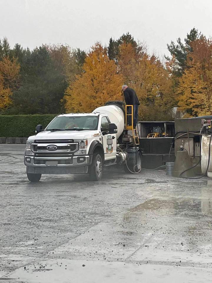 Qualified concrete delivery driver Drummondville